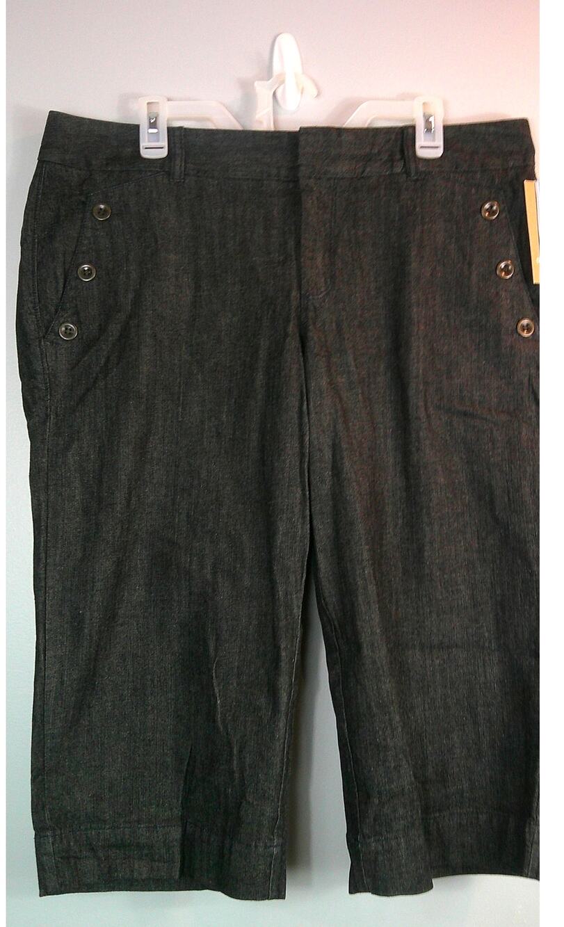 Dockers Mid Rise Curvy Fit Capri - Women's Size 16 Calf Length Dark Gray Black